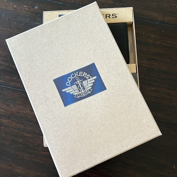 Dockers gift set front pocket wallet ID holder with utility tool - Picture 3 of 9